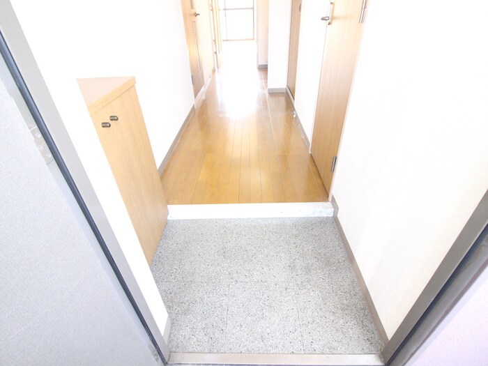 物件内観写真18　(玄関)