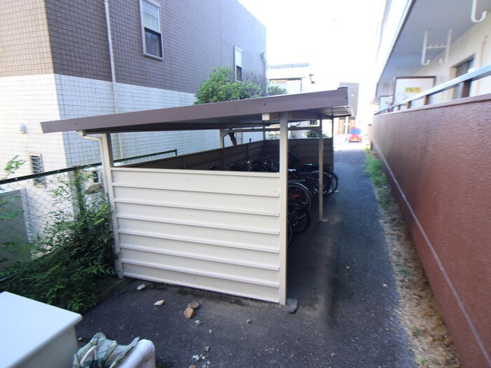 物件外観写真4　(駐輪場)