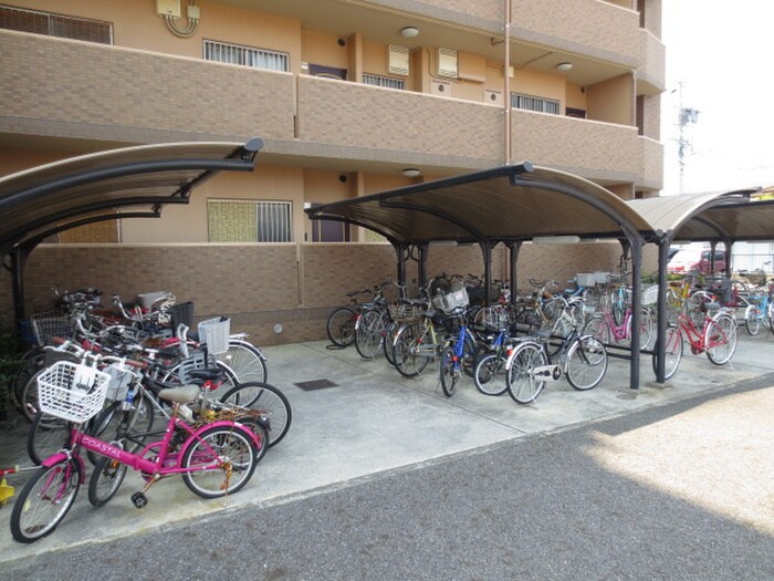 物件外観写真4　(駐輪場)