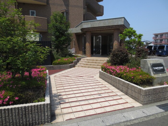 物件外観写真6　(エントランス部分)