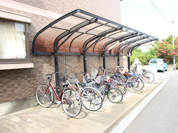 物件外観写真4　(駐輪場)