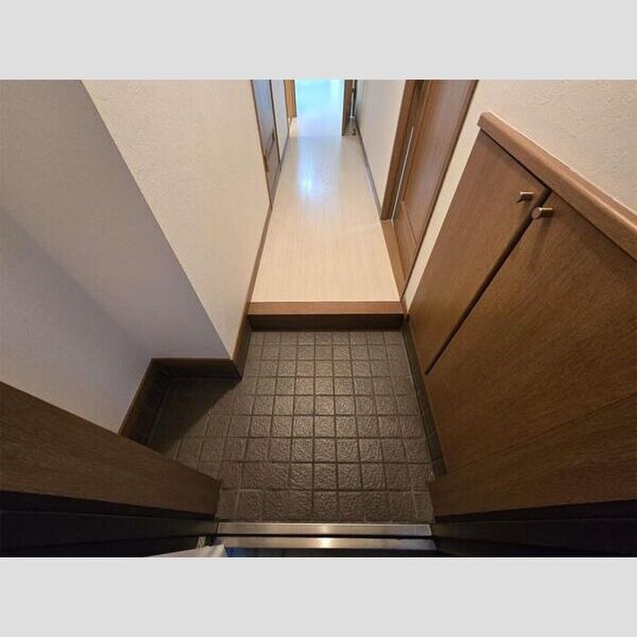 物件内観写真16　(玄関)