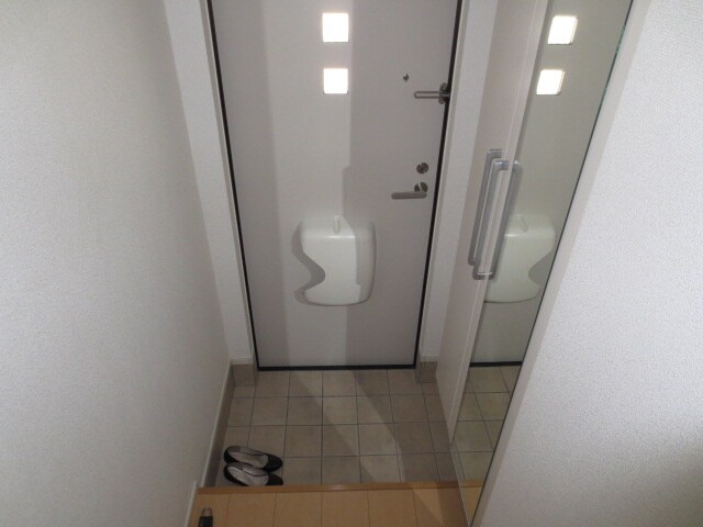 物件内観写真13　(玄関)