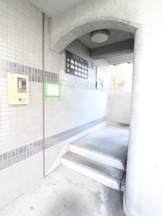 物件外観写真2　(エントランス部分)