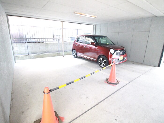 物件外観写真3　(駐車場)