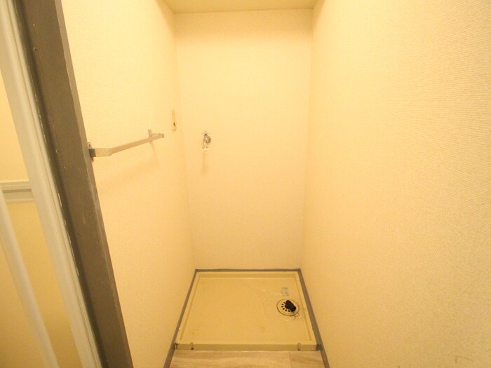 物件内観写真13　(洗濯機置場)