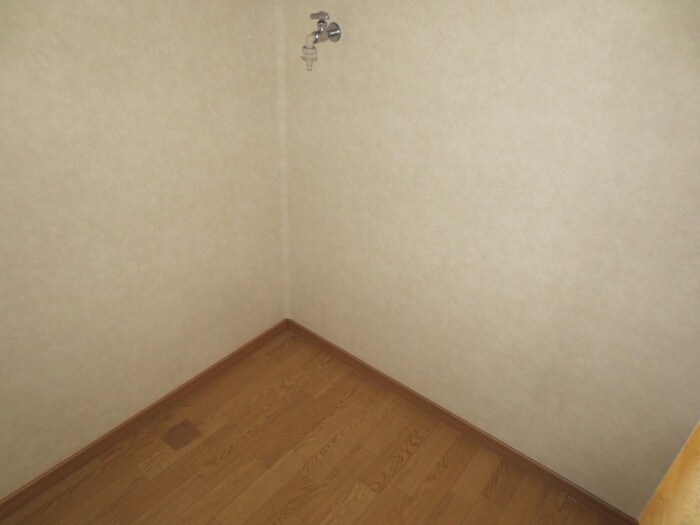 物件内観写真9　(洗濯機置場)