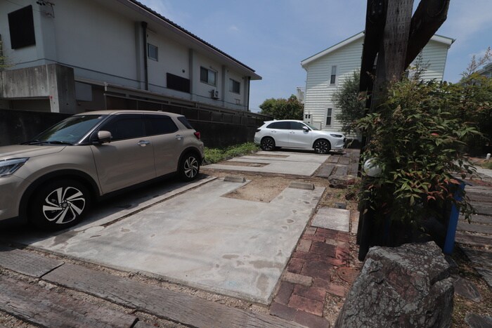 物件外観写真2　(駐車場)