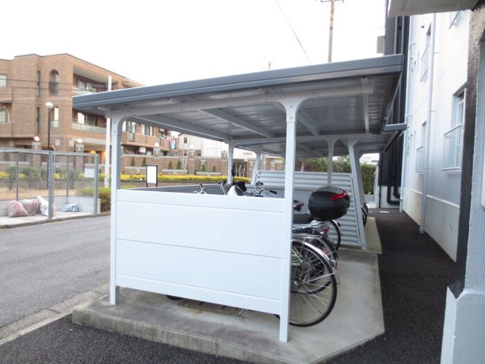 物件外観写真3　(駐輪場)