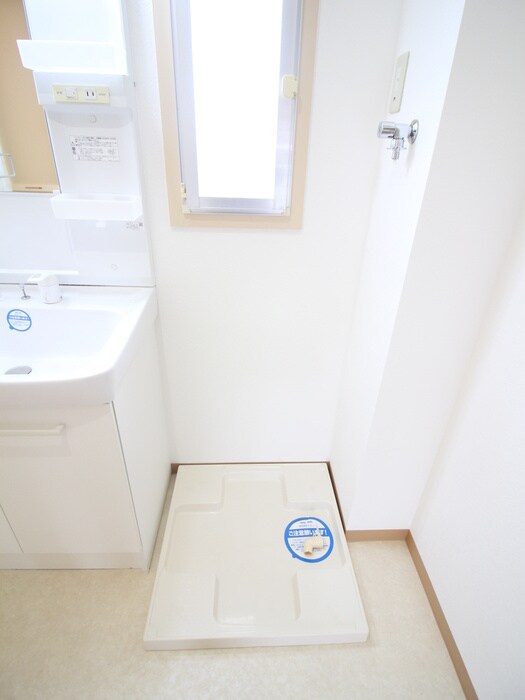 物件内観写真13　(洗濯機置場)