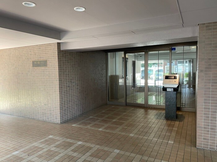 物件外観写真5　(エントランス部分)