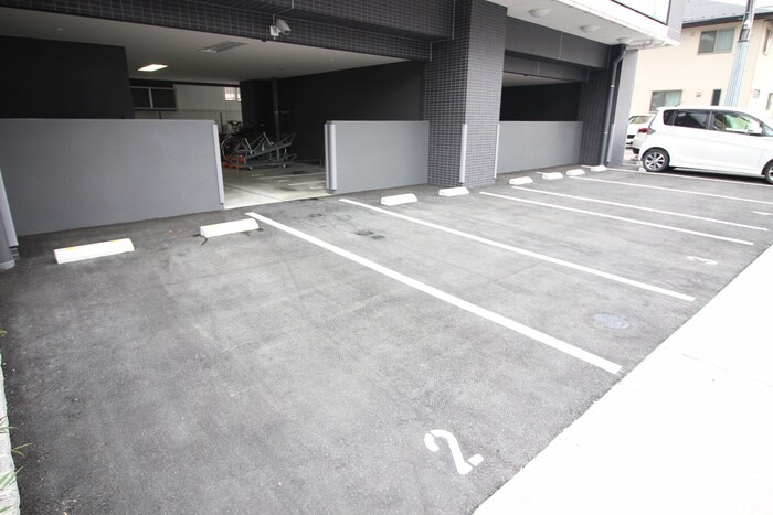 物件外観写真4　(駐車場)