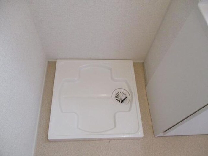 物件内観写真10　(洗濯機置場)