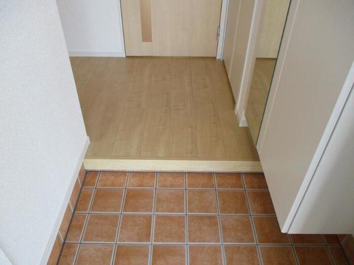 物件内観写真13　(玄関)