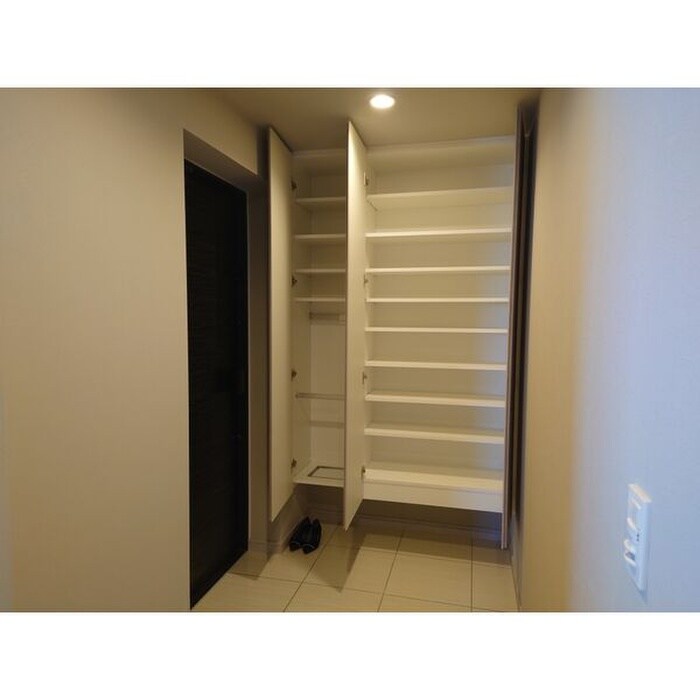 物件内観写真8　(靴箱)