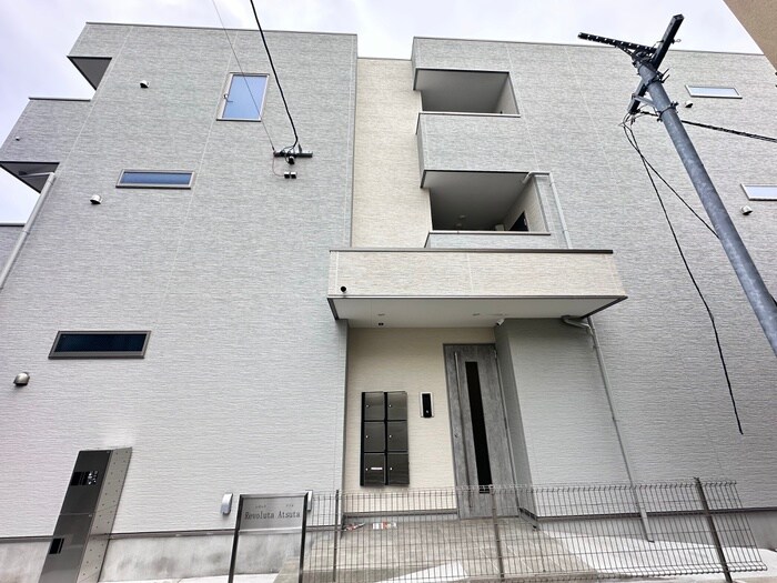 物件外観写真1　(エントランス部分)