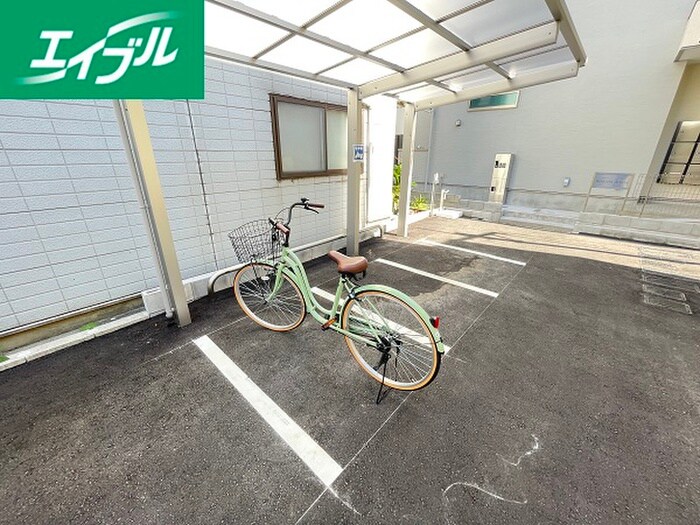 物件外観写真2　(駐輪場)