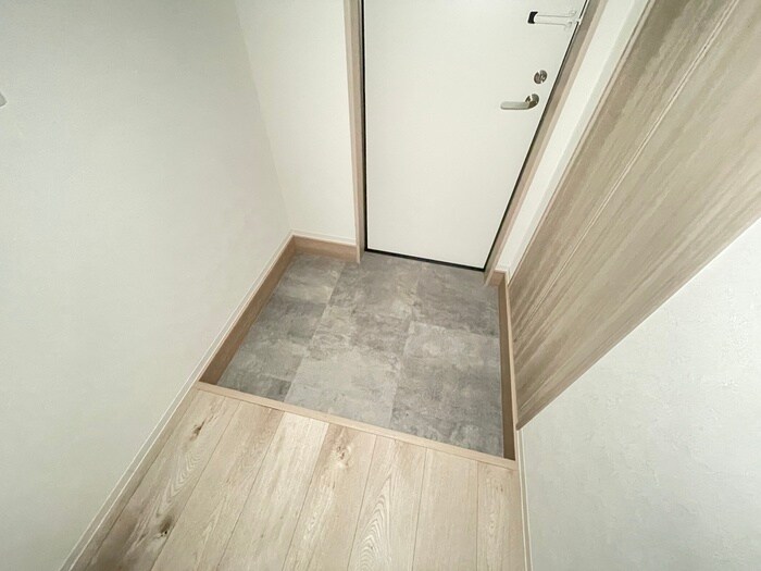物件内観写真18　(玄関)