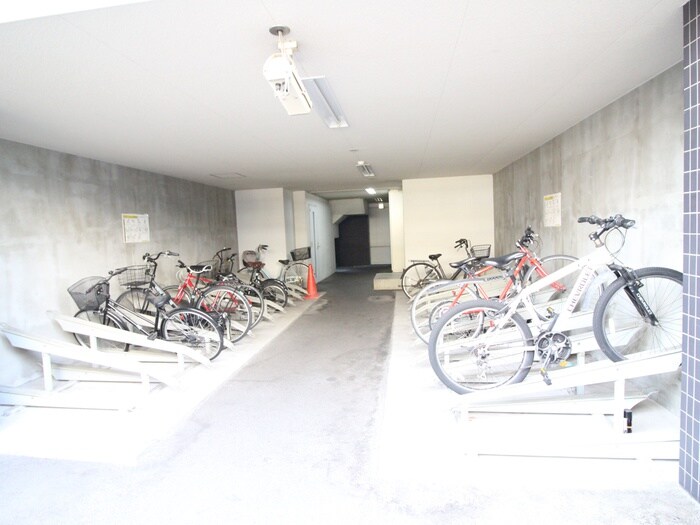 物件外観写真4　(駐輪場)
