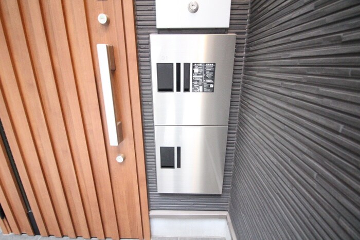 物件外観写真4　(エントランス部分)