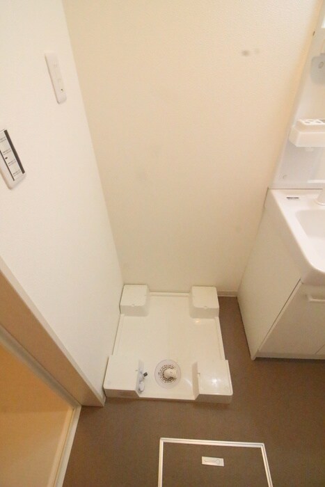 物件内観写真16　(洗濯機置場)