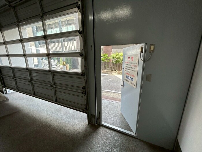 物件外観写真5　(エントランス部分)