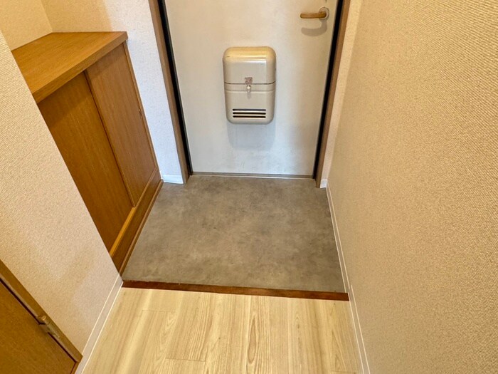 物件内観写真15　(玄関)