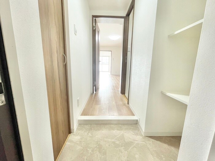 物件内観写真17　(玄関)