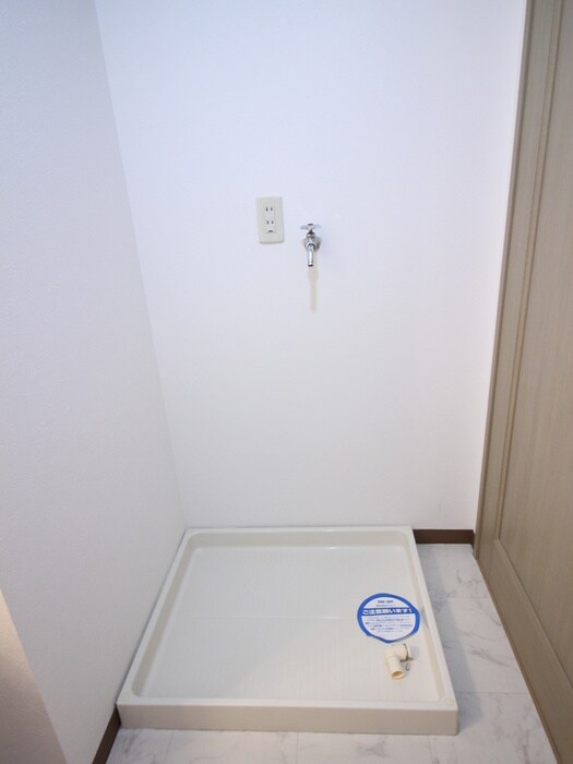 物件内観写真9　(洗濯機置場)