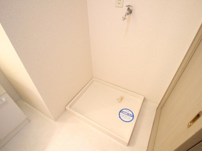 物件内観写真12　(洗濯機置場)