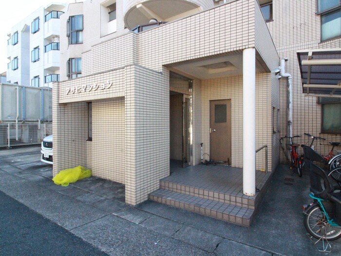 物件外観写真3　(エントランス部分)