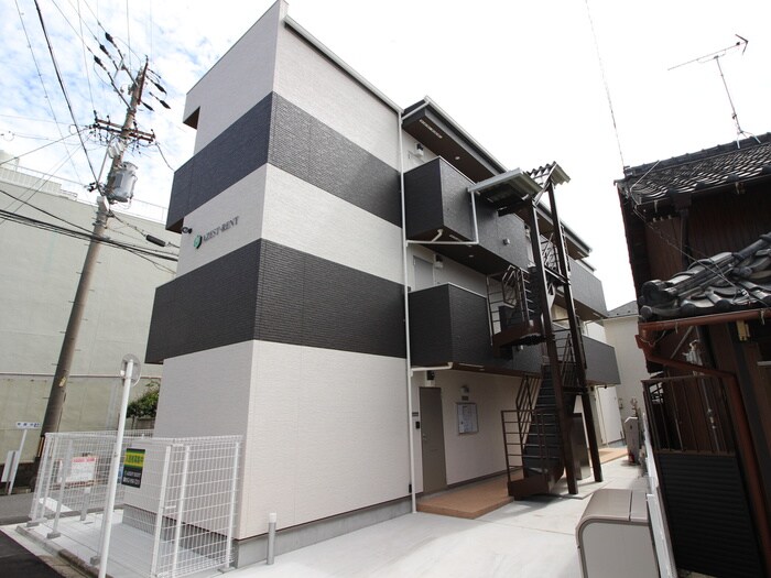 物件外観写真2　(エントランス部分)