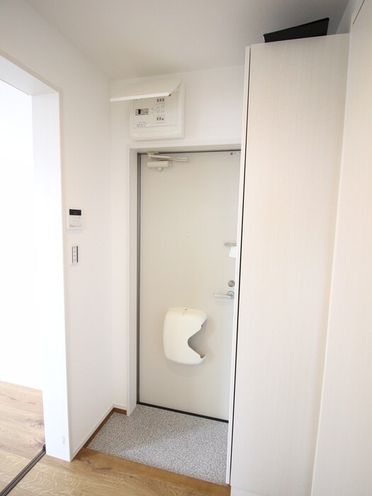物件内観写真10　(玄関)