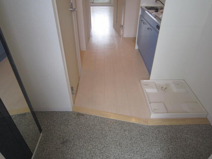 物件内観写真7　(玄関)