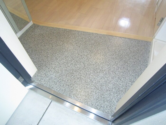 物件内観写真12　(玄関)