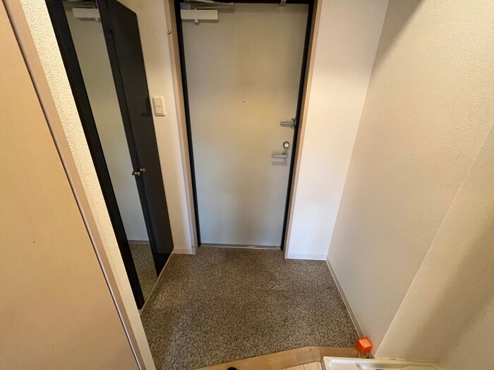 物件内観写真13　(玄関)