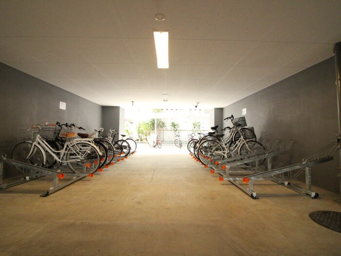 物件外観写真5　(駐輪場)