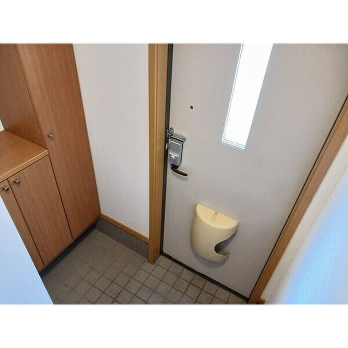 物件内観写真4　(玄関)
