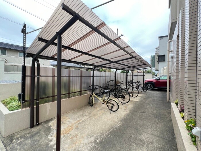 物件外観写真5　(駐輪場)