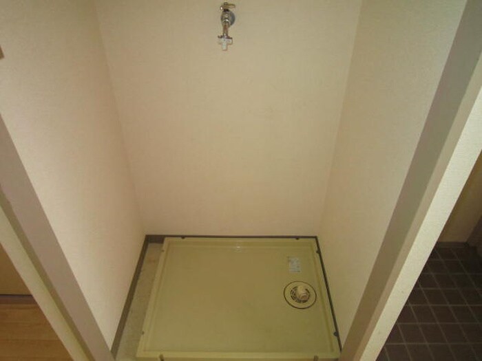 物件内観写真12　(洗濯機置場)