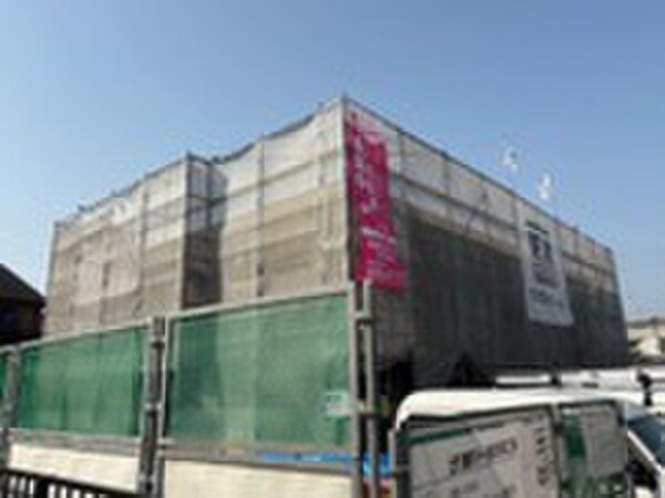 建築中