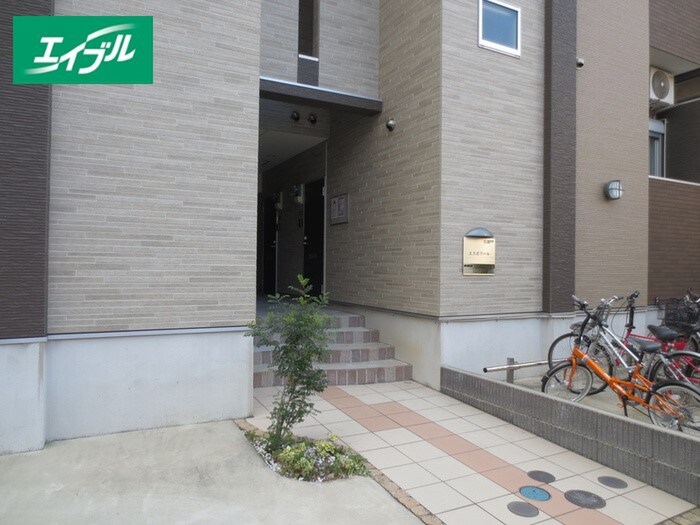 物件外観写真2　(エントランス部分)