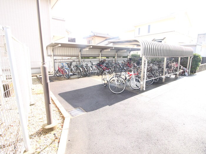 物件外観写真5　(駐輪場)