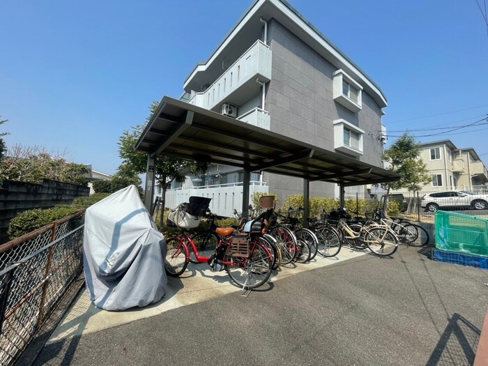 物件外観写真2　(駐輪場)