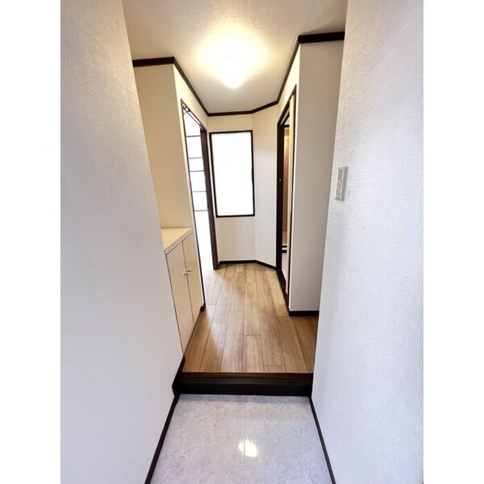 物件内観写真12　(玄関)