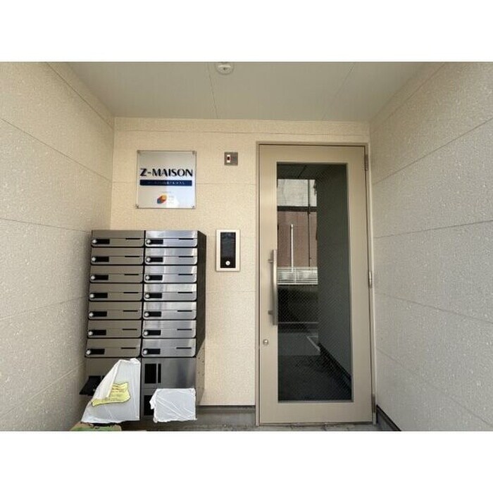 物件外観写真3　(エントランス部分)