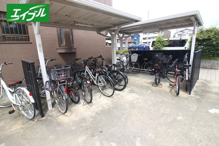 物件外観写真3　(駐輪場)