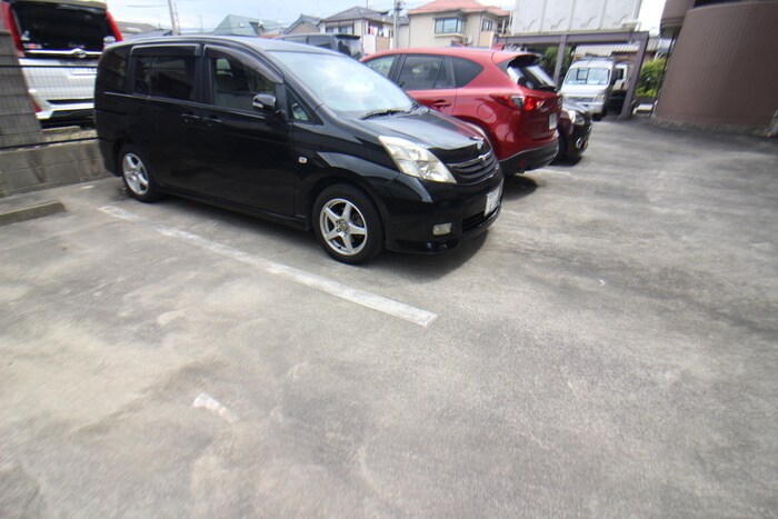 物件外観写真4　(駐車場)