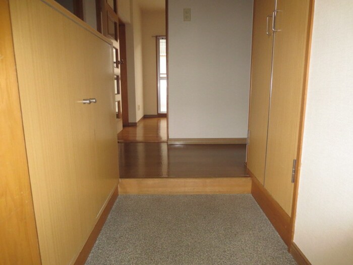 物件内観写真8　(玄関)
