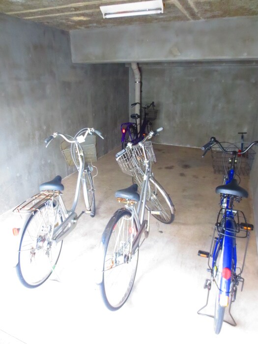 物件外観写真4　(駐輪場)